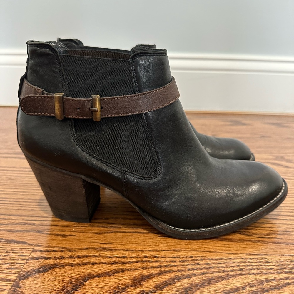 Paul Green women’s heeled boots Size 9